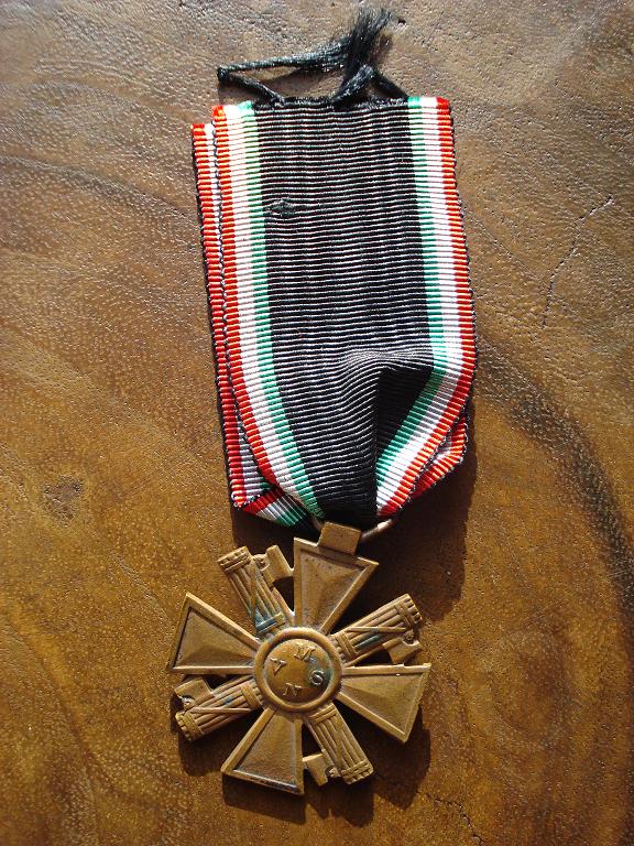 Kriegsmarine Croce di Anzianità di servizio nella M.V.S.N. (10 anni) Kriegsmarine Croce di Anzianità di servizio nella M.V.S.N. (10 anni)