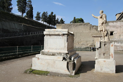 No 2, Terrace of M. Nonius Balbus (Terrazza di M. Nonio Balbo)