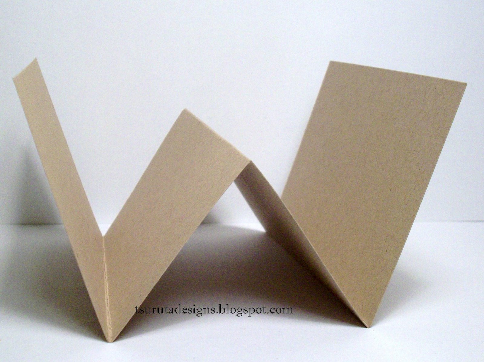 [gift+card+holder+with+a+twist+1.JPG]