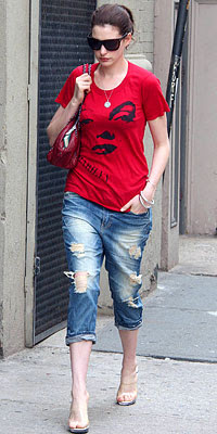 Anne Hathaway Casual Style on Steal Their Style  Anne Hathaway S Casual Red Monrow Look