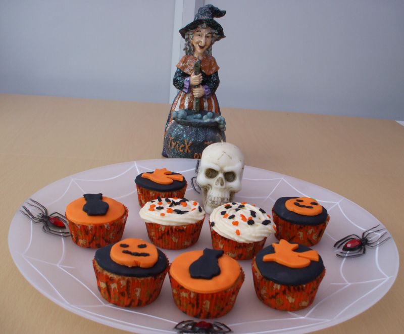 [Trick+or+Treat+witch+cupcakes.jpg]