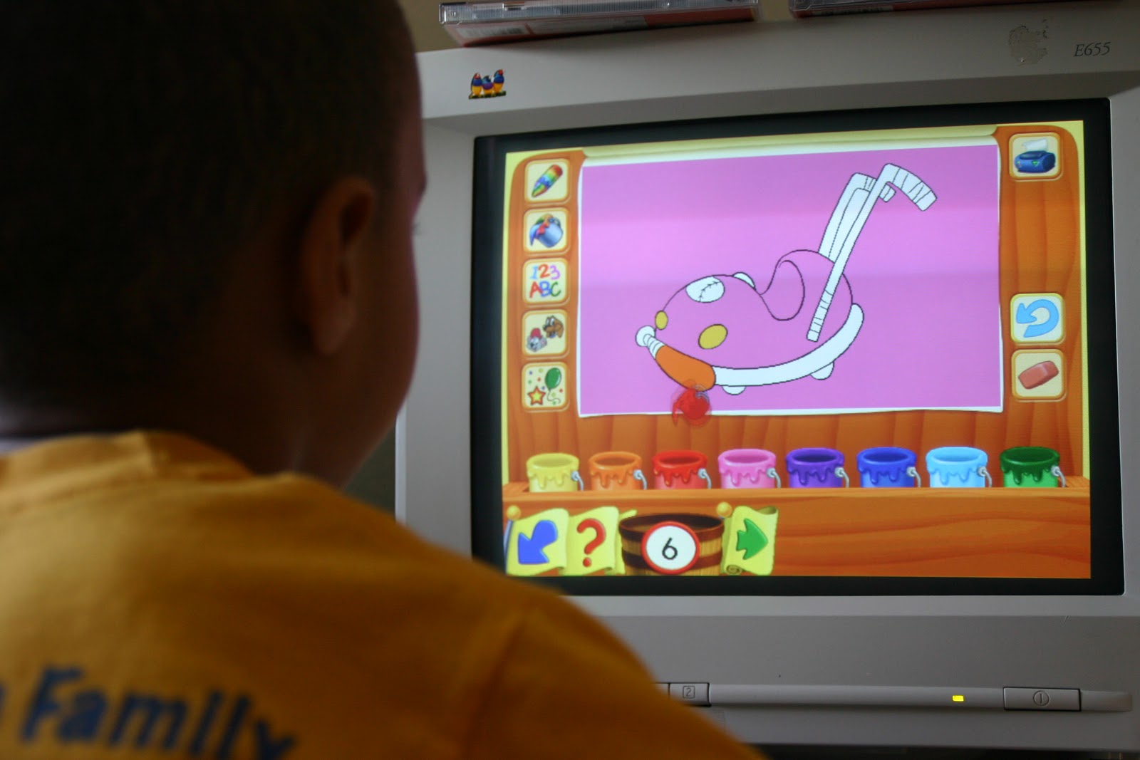 Игра компьютер малышу. Развивающие компьютерные игры. Компьютерные игры для малышей. Обучающие компьютерные игры. Обучающие компьютерные игры для детей.