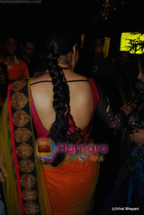 Tollywood Aunties and Actresses: Vidya Balan hot blouse back stills
 Vidya Balan In Saree Back
