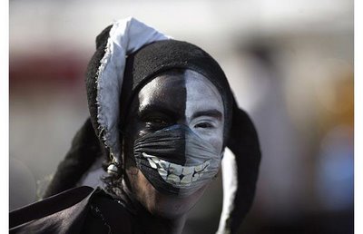 [swine-flu-funny-mask-02.jpg]