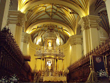 A closer look at the inside of the cathedral in Lima.