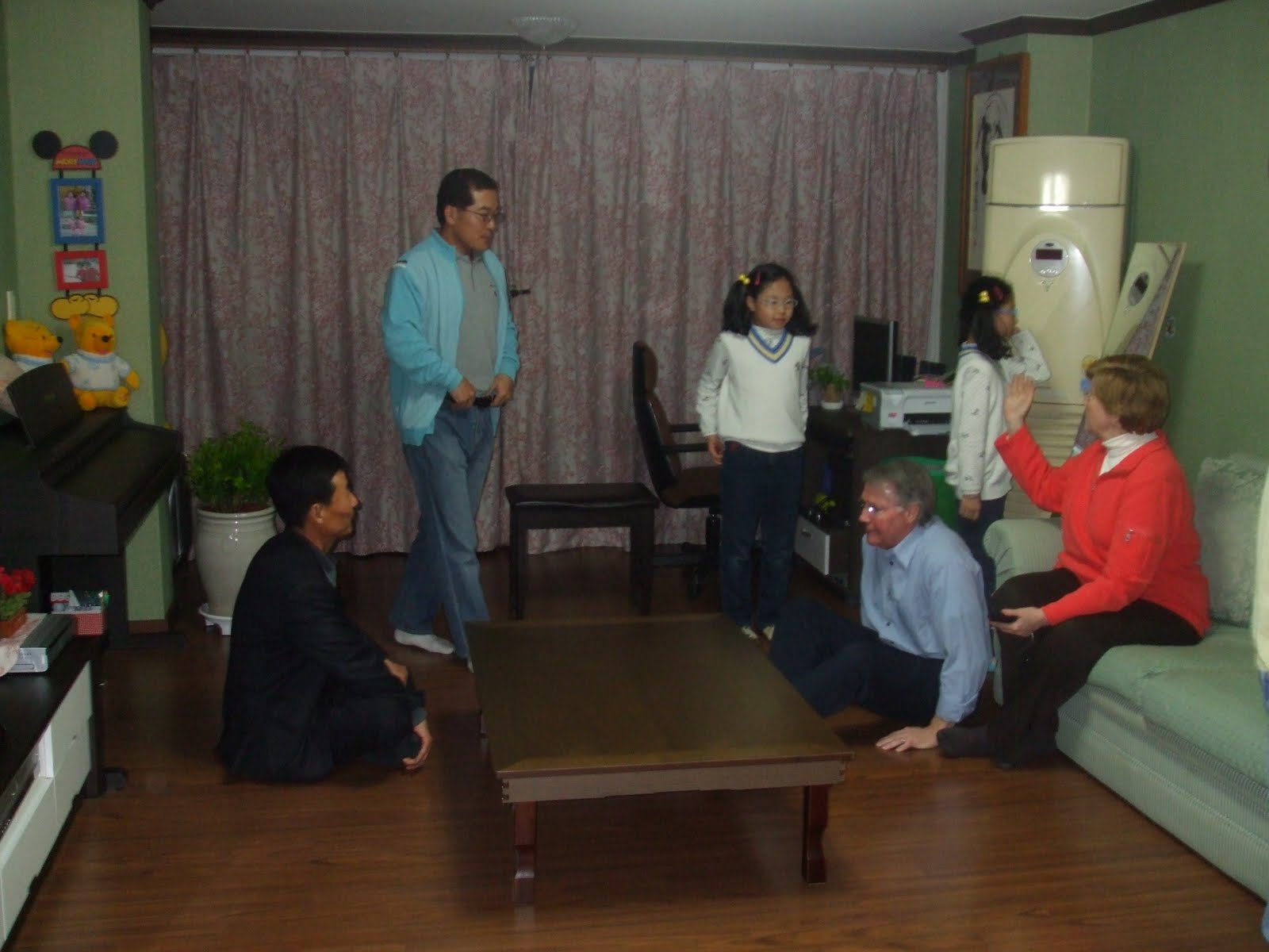 HOLT KOREA 김 창 희 LOVE IN ACTION TYPICAL KOREAN HOME