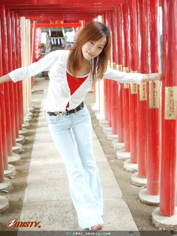 Henshin Grid Attractive Actress Nao Oikawa