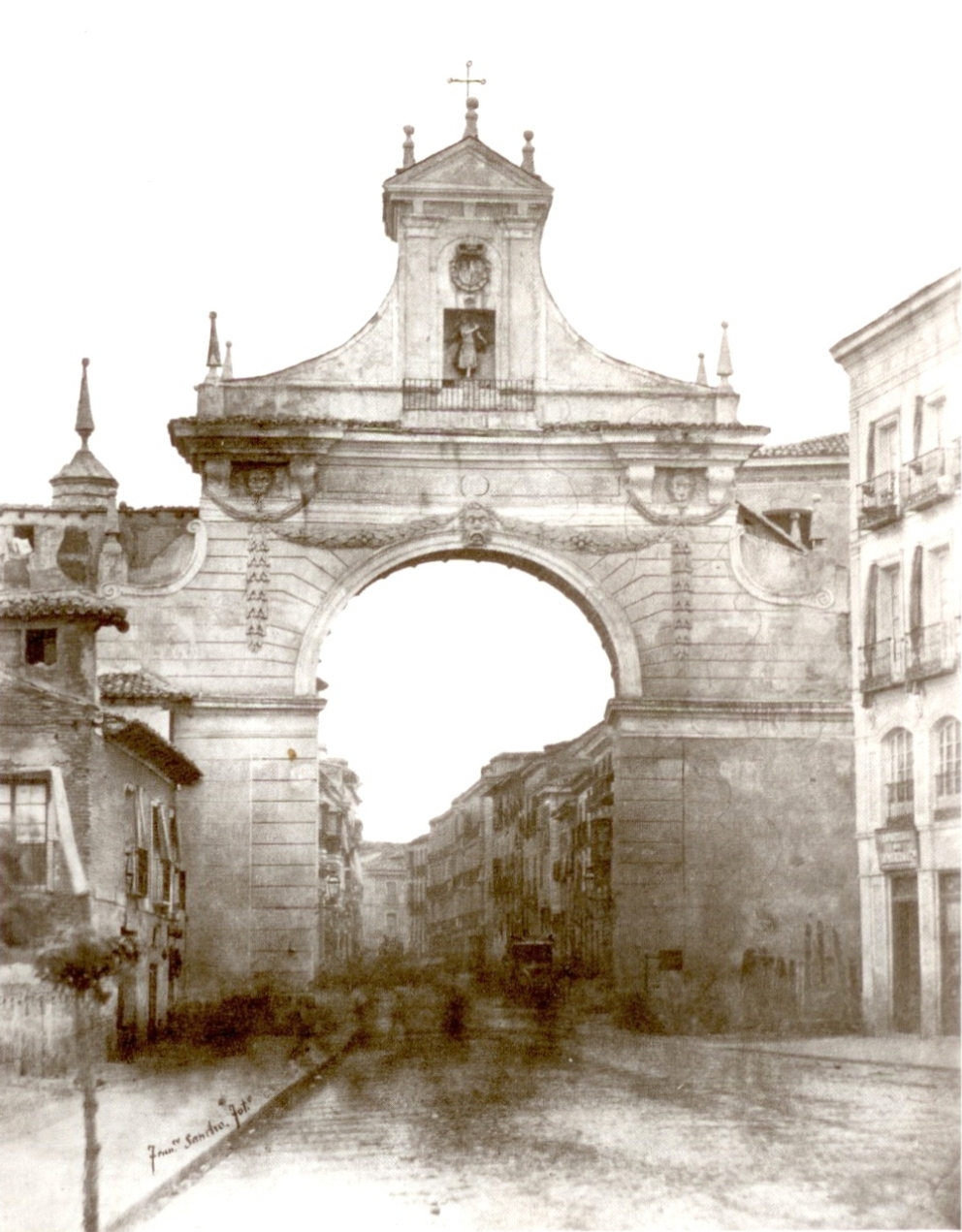 [Arco+de+Santiago.jpg]
