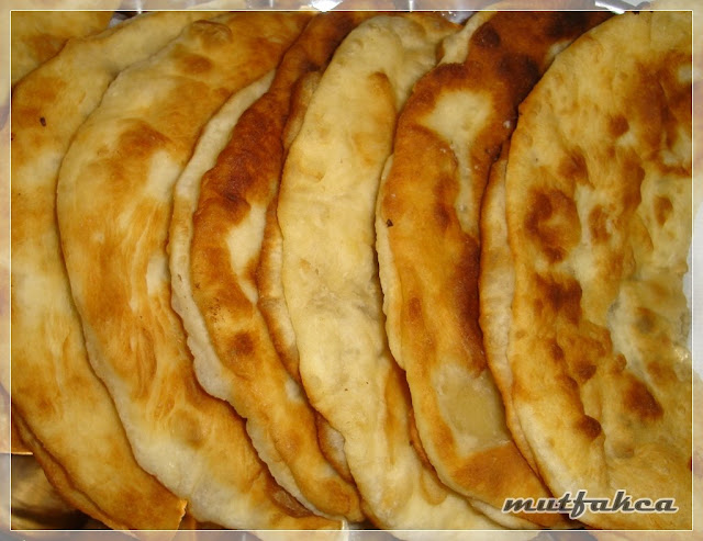 Mutfakça Mayalı Çiğ Börek