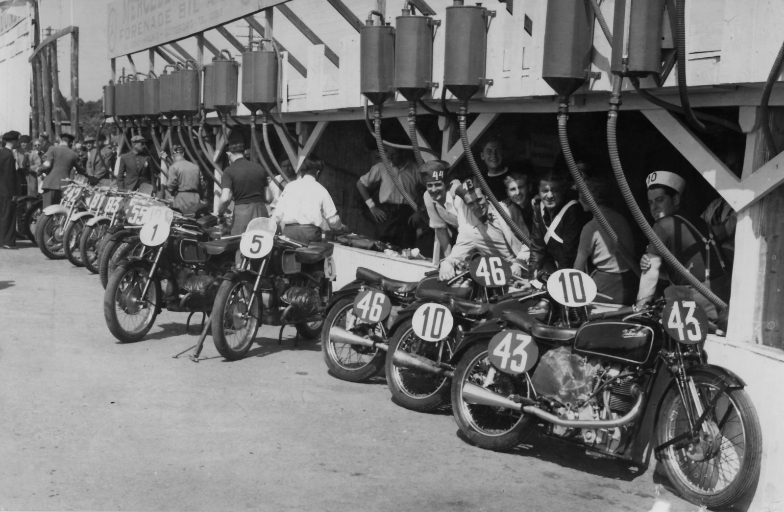 [10_Aug.1939,_Swedith_GP..#10_Ernie_Thomas,Mk.8_KTT_with_works_BMWs_beside-1.jpg]