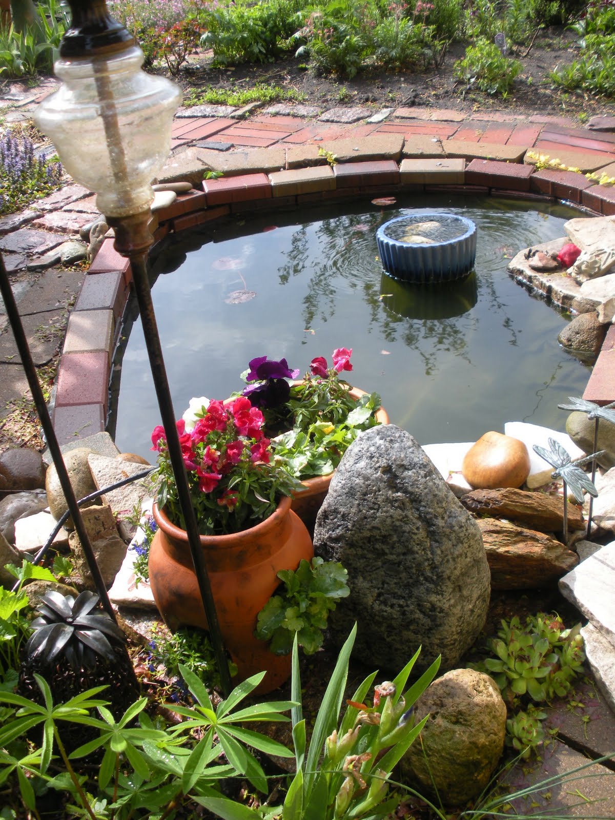 Mahlzeit Feng Shui in the Garden