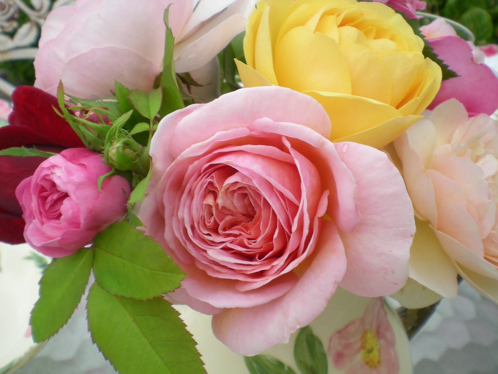 saltbox treasures: Desert Rose Tablescape