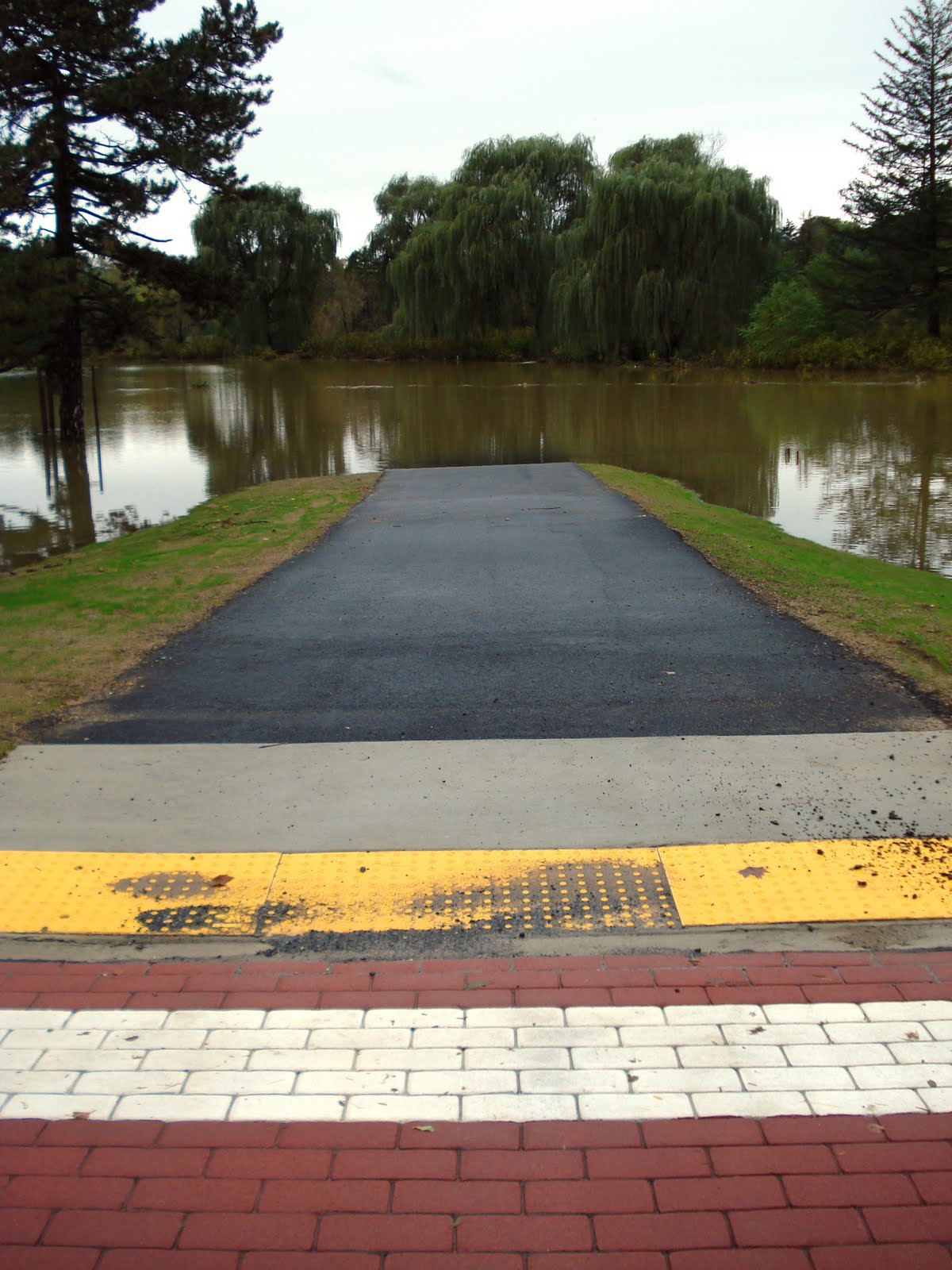 MOLOVINSKY ON ALLENTOWN Boat Ramp Launching