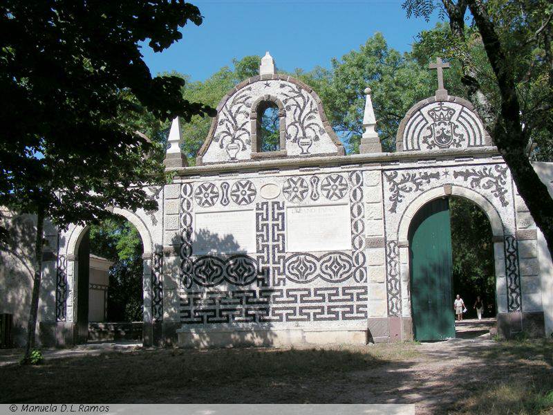 [Bucaco-portas.de.Coimbra.jpg]