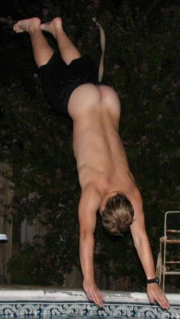 [Butt+Boy+02+Diving.jpg]