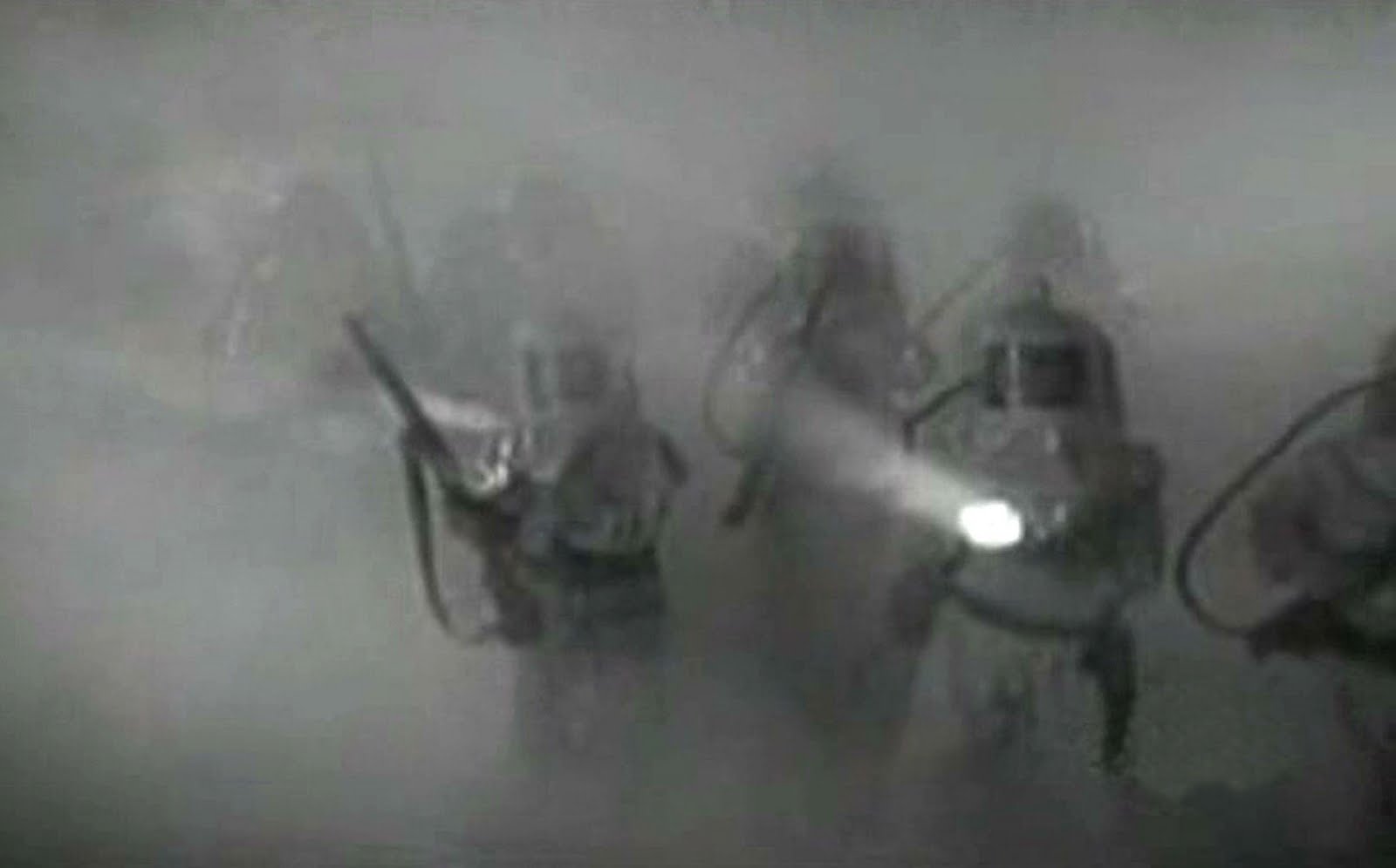 [The-Deadly-Mantis-03.jpg]