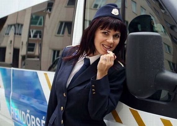 cutest female police officers inthe world