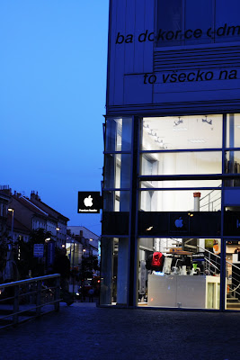 Kinetik Apple Store in Prague