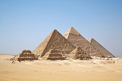 [250px-All_Gizah_Pyramids.jpg]