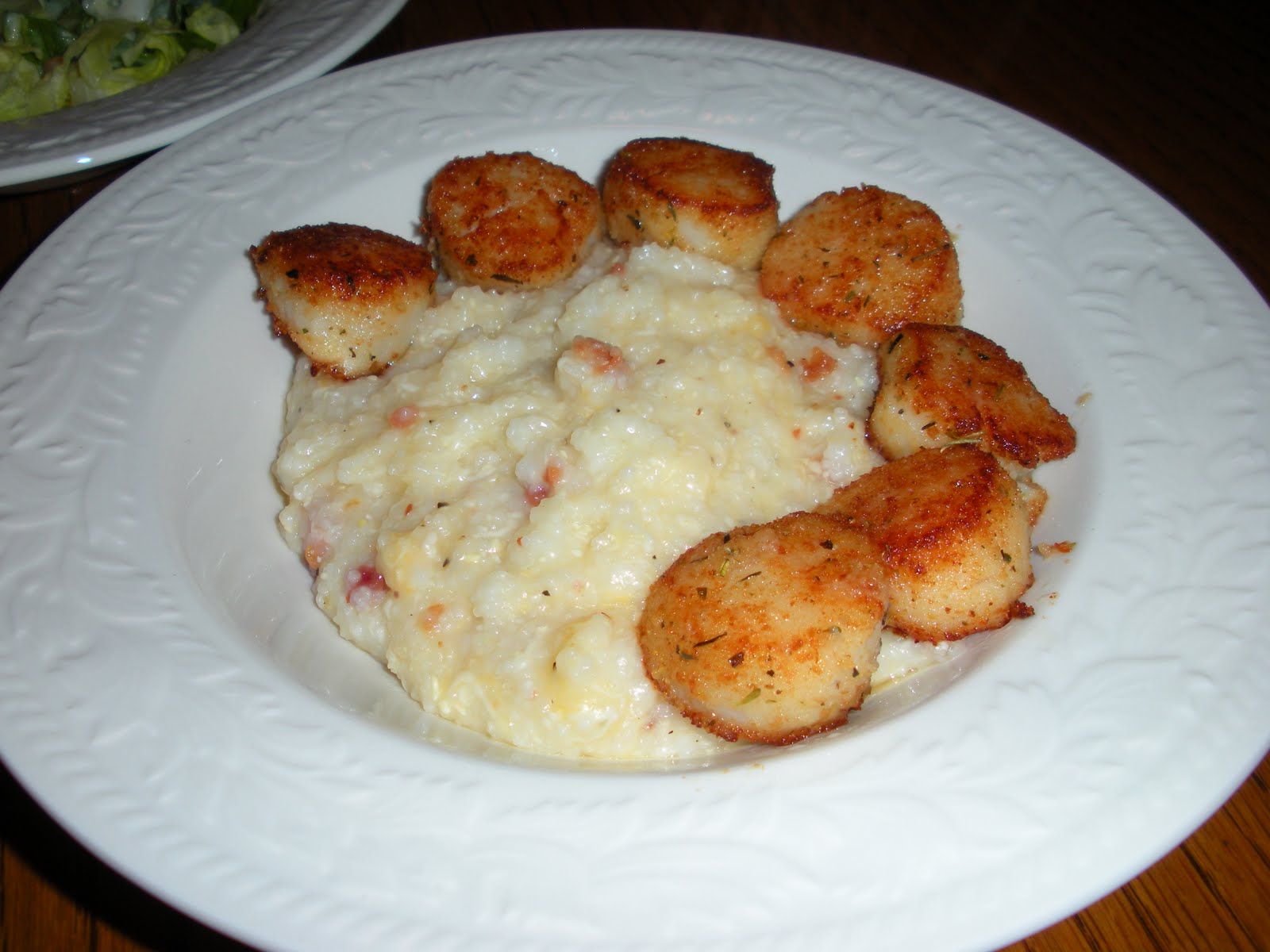NOT A REAL HOUSEWIFE Pan Seared Scallops with Seasoned Cheese Grits