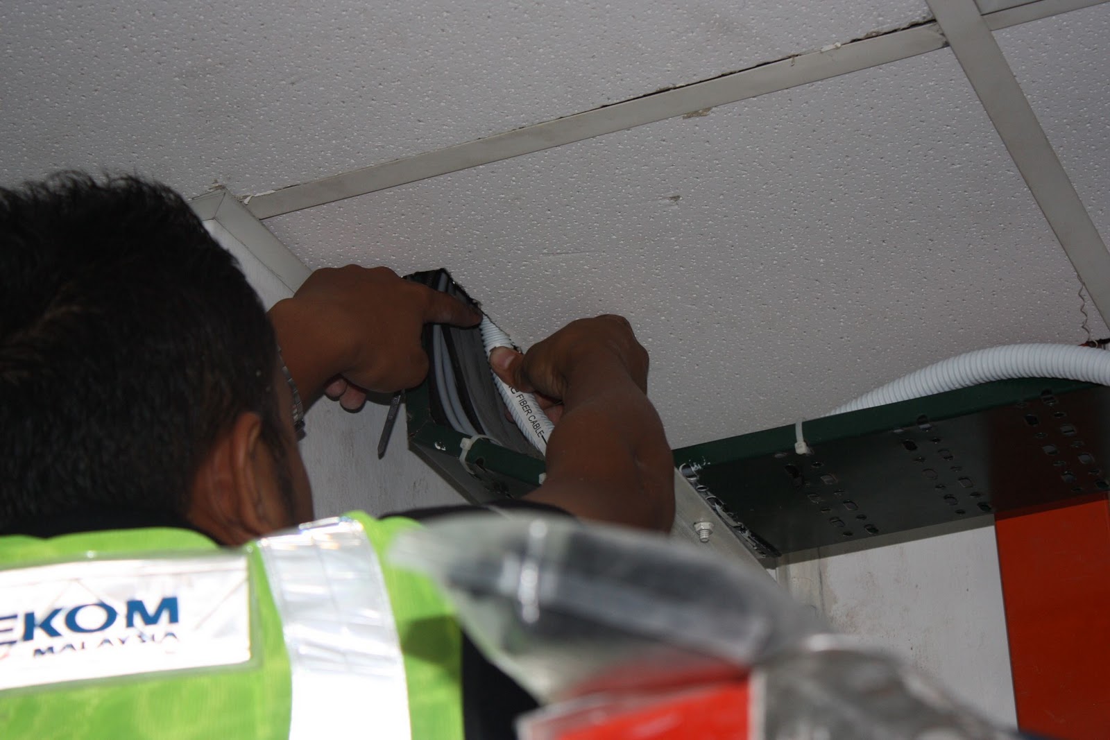 Malaysia Fiber Optic Expertise Fiber optic installation for REDTONE