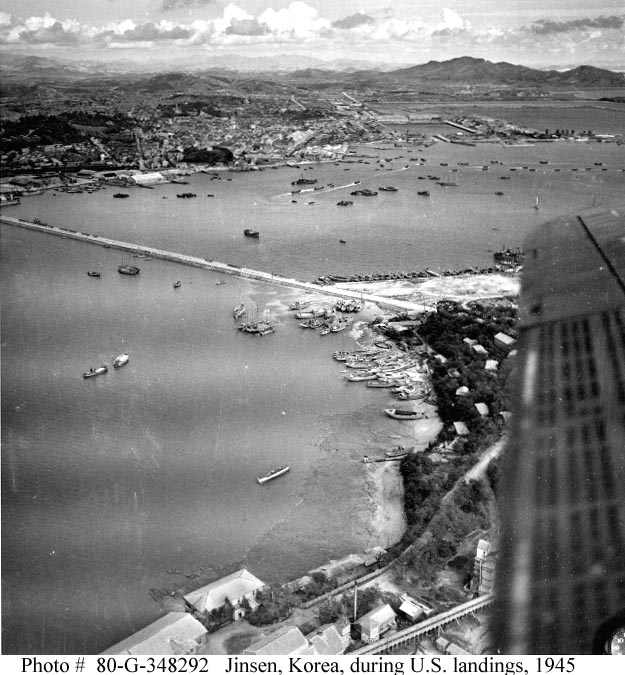 [1945+9+8+Incheon+landings+from+air.jpg]