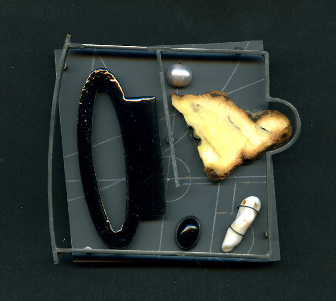 nº 1158  brooch, 2007. silver, nickel silver, plastic, enamel, amber, onyx, pearl.