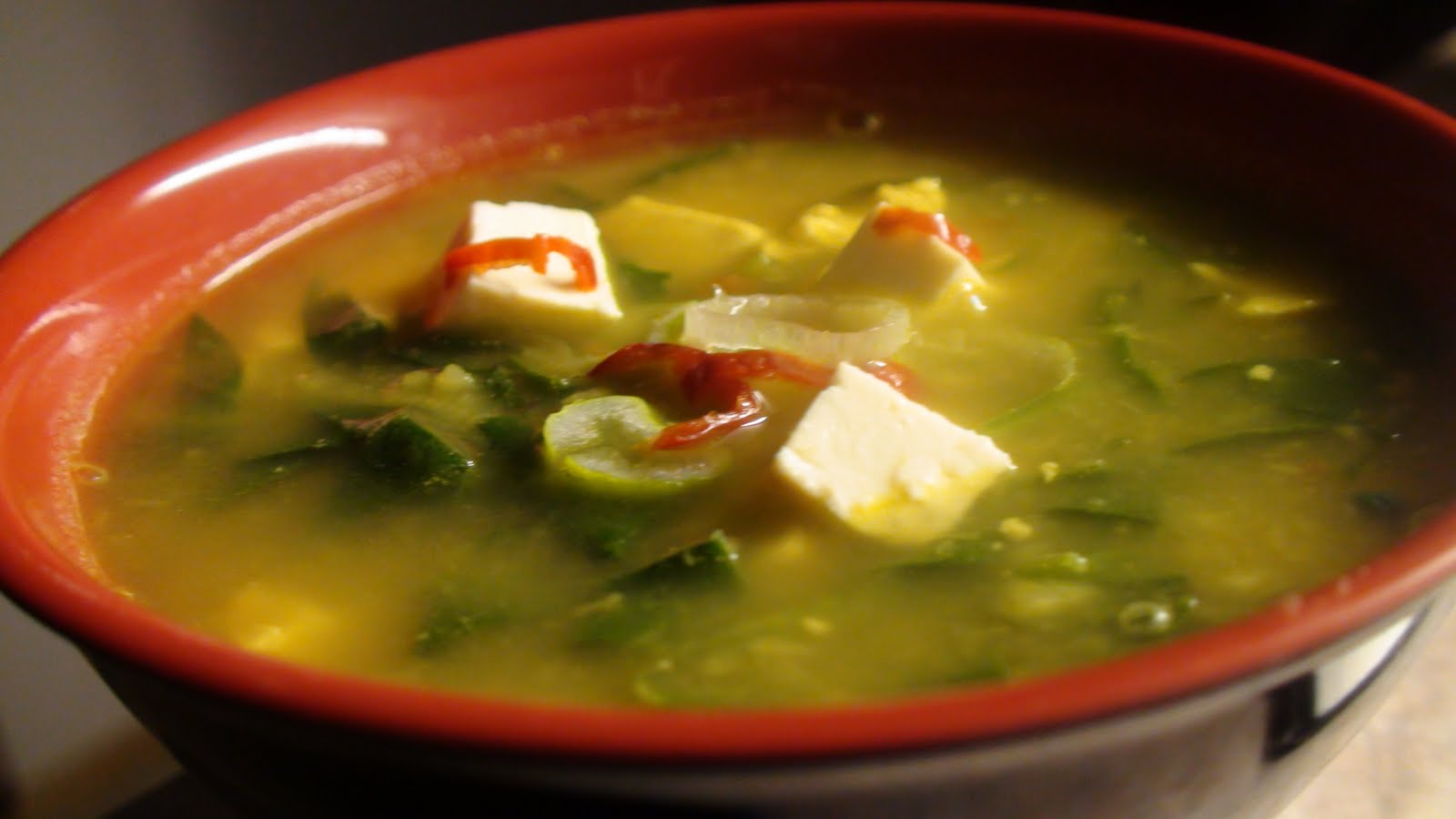 Gusto &amp; Aroma: Kartoffel-Spinat-Suppe mit Tofu