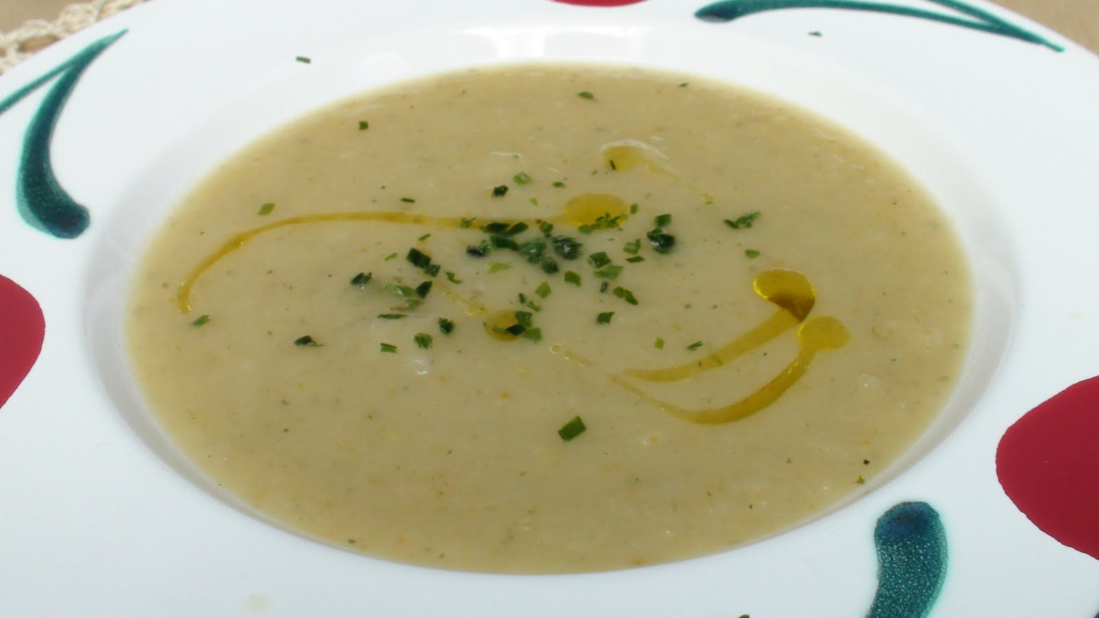 Gusto &amp; Aroma: Topinambur-Suppe mit gebackenem Knoblauch