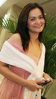 Indonesian Celebrities: Cut Tari