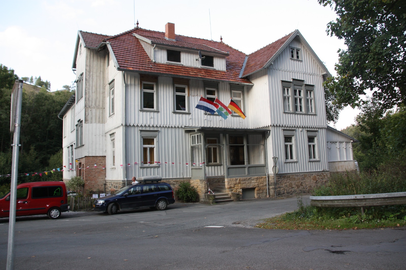 Das Weisse Haus am Fluss, Harz