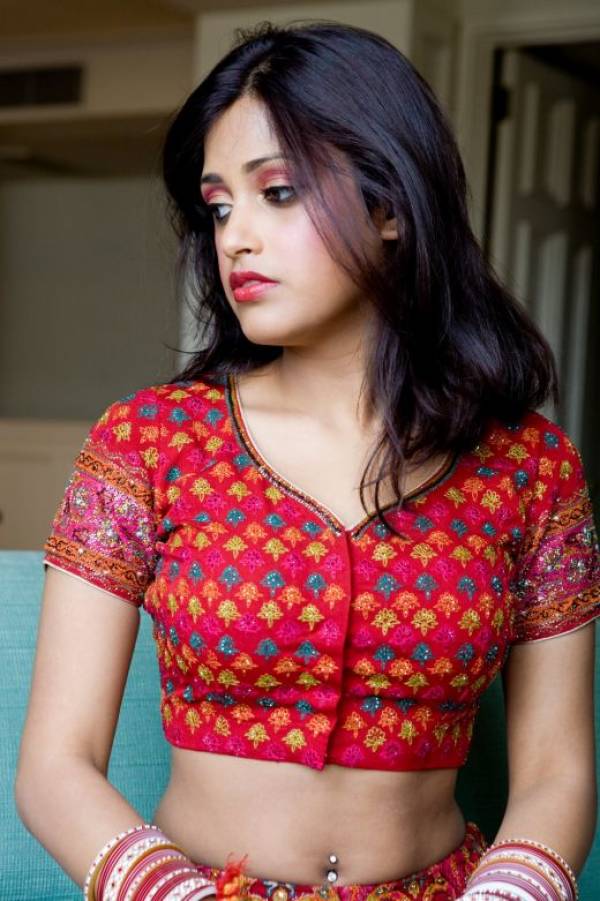 South Actress & Indian Desi Girls Showing Boobs Armpit & Blouse.