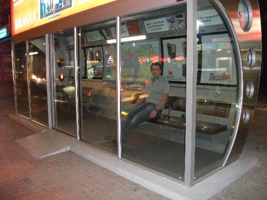 https://3.bp.blogspot.com/_mGkoANc7fi0/TSyUKN-U7ZI/AAAAAAAABKo/THubesewKdk/s1600/air-conditioned-bus-stop.jpg