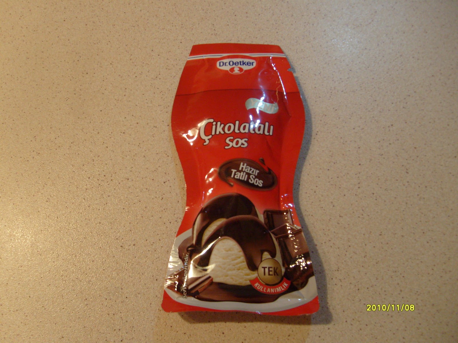 Mutfakta Naz Çikolata Soslu Kek