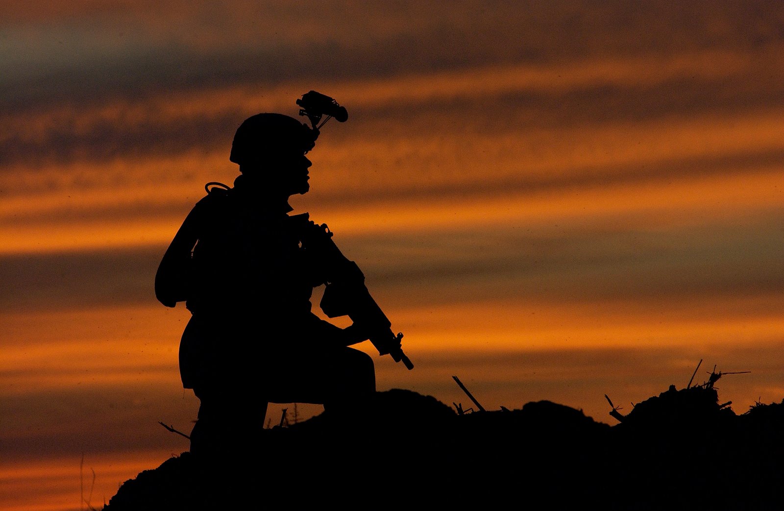 [sunset+soldier.jpg]