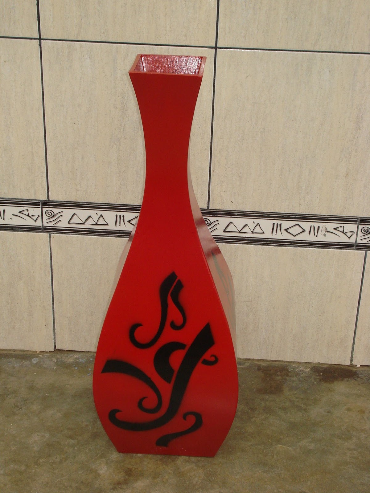 MANUEL VILCHEZ JARRONES DE MADERA CON DISEÑO