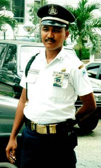 Satpam tampar perwira TNI dan POLRI Heboh BISNIS Satpam tampar perwira TNI dan POLRI Heboh BISNIS
