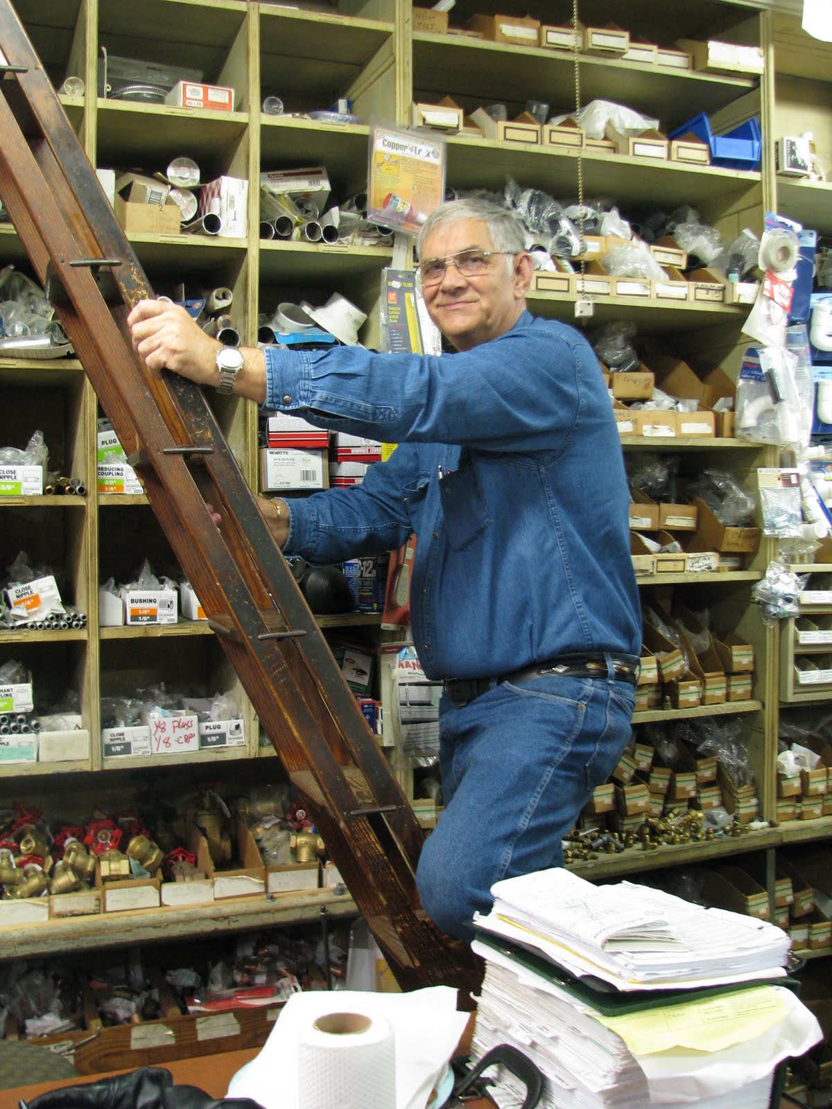 Mount Gilead, NC 2009 Christmas Open House Lots of Fun