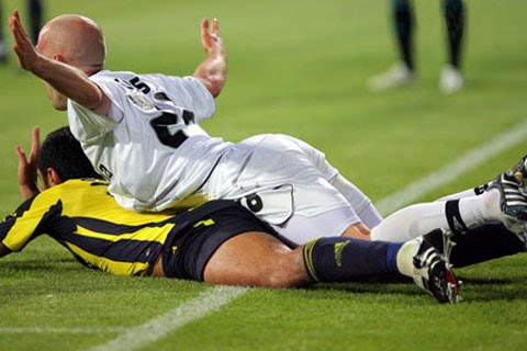 http://3.bp.blogspot.com/_mgvGlk6lmBU/TJDoFannuyI/AAAAAAAACu8/A_Wp9rzBTiA/s1600/imagenes+graciosas+de+futbol.jpg