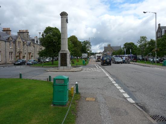 [the-square-in-grantown.jpg]