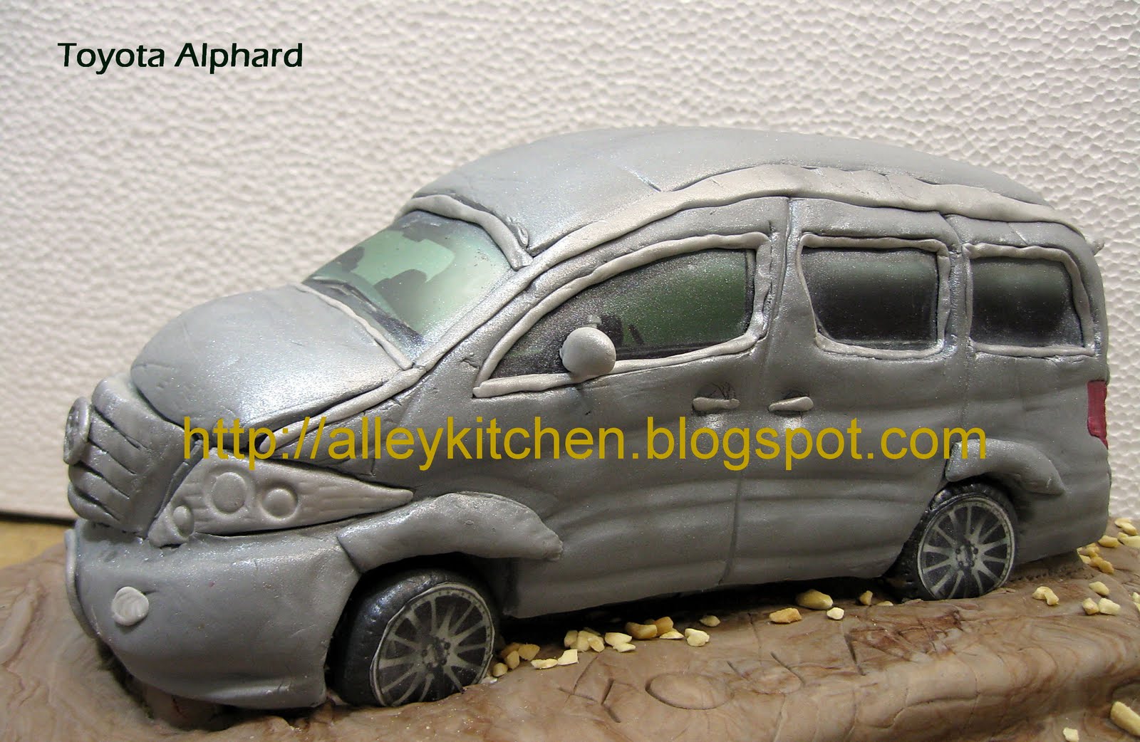 Aroma from Alley Kitchen: Toyota Alphard