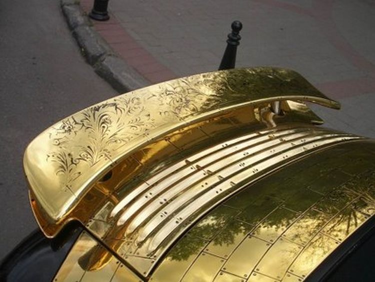[golden_porsche_18.jpg]