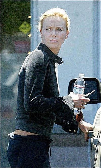 [Celebrities_Without_Makeup_15.jpg]