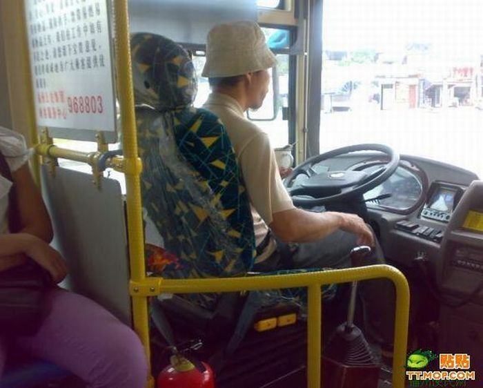 [crazy_chinese_bus_drivers_04.jpg]