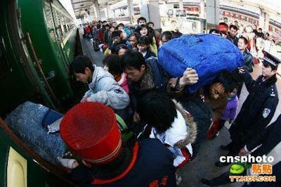 crowded train stations in china 19 Inilah Antrian Terpanjang di Dunia !