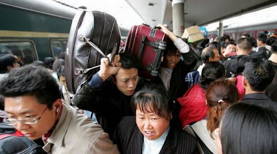 crowded train stations in china 16 Inilah Antrian Terpanjang di Dunia !