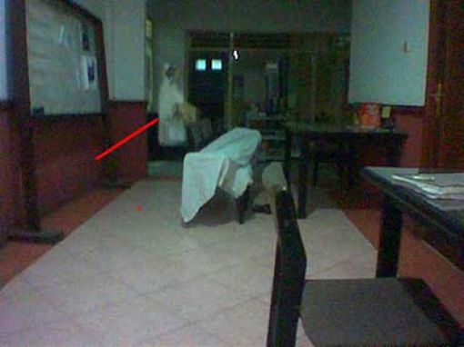 Ghosts Captured on Camera ~ Damn Cool Pictures