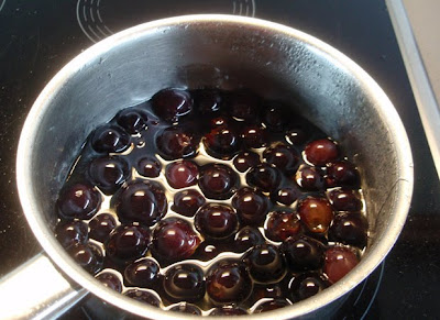 elaboración de las uvas en almíbar