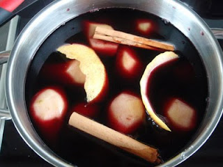 preparación de peras al vino tinto
