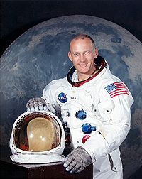 [200px-Aldrin.jpg]